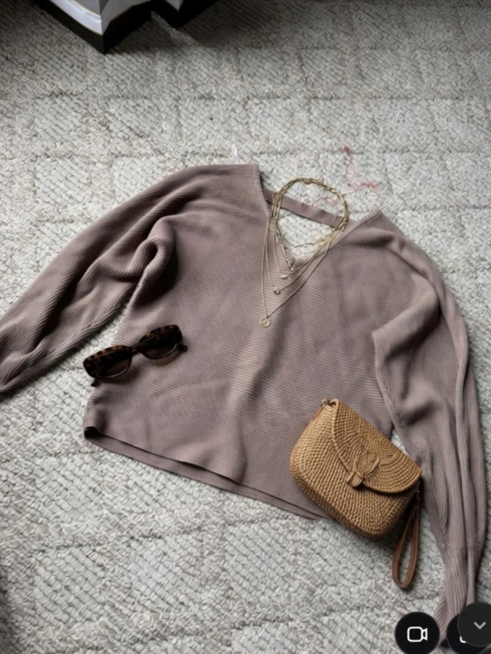 Mauve Ribbed V-Neck Knit Sweater